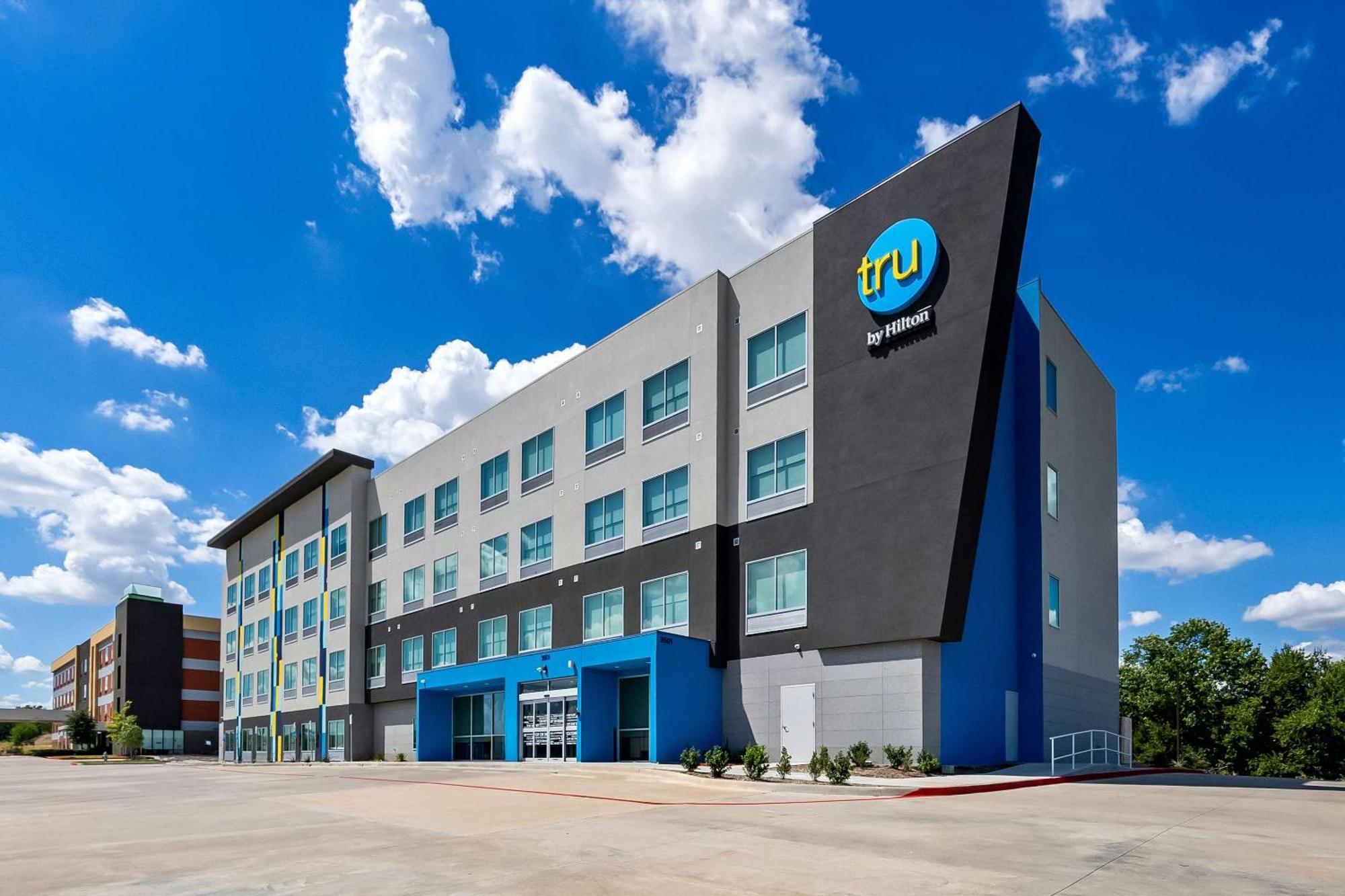 Отель Tru By Hilton Plano Hwy 75 Экстерьер фото